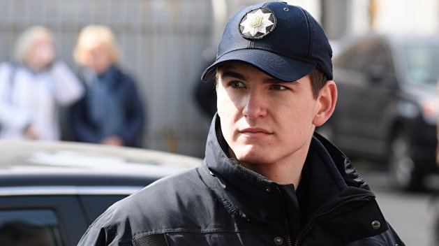 «Вести»: Украинские копы превратились в «мальчиков для битья» «Вести»: Украинские копы превратились в «мальчиков для битья»