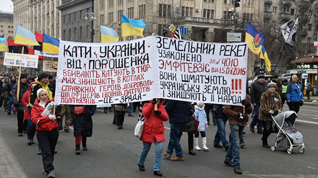 Михаил Погребинский: Оппозиция наблюдает, как Саакашвили таранит трон Порошенко Михаил Погребинский: Оппозиция наблюдает, как Саакашвили таранит трон Порошенко