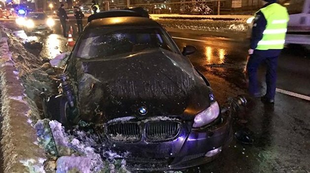 В Киеве виновник ДТП скрылся, бросив погибшего пассажира В Киеве виновник ДТП скрылся, бросив погибшего пассажира