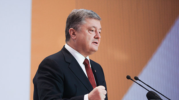 Порошенко пожаловался послам разных стран на Россию Порошенко пожаловался послам разных стран на Россию