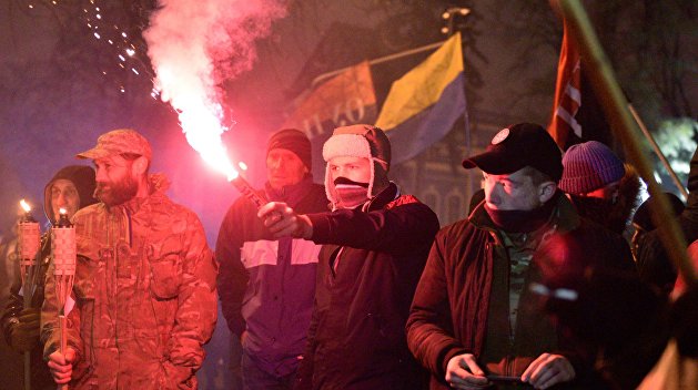 Азаров: Националисты совершили очередной акт вандализма Азаров: Националисты совершили очередной акт вандализма