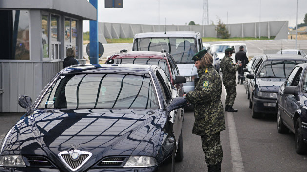 Из-за коронавируса Украина не справляется с очередями на границе — МВД
