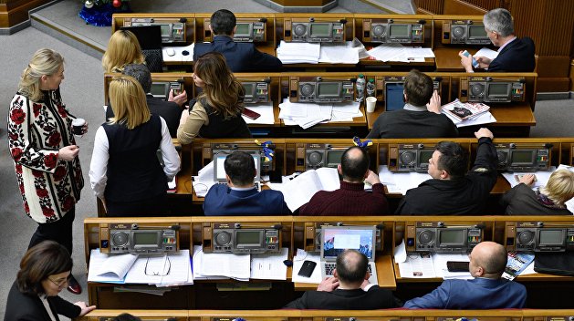 Чечило: Украинские депутаты отстаивают интересы олигархов Чечило: Украинские депутаты отстаивают интересы олигархов