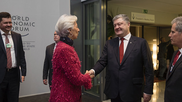 Порошенко в Давосе похвалился «осенью успешных реформ» Порошенко в Давосе похвалился «осенью успешных реформ»