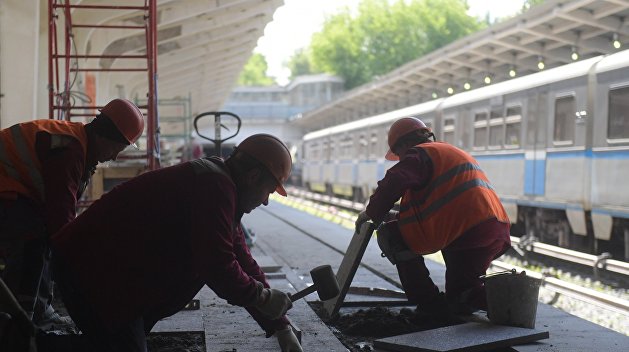Клинцевич объяснил, почему гастарбайтеры стали слать меньше денег на Украину Клинцевич объяснил, почему гастарбайтеры стали слать меньше денег на Украину