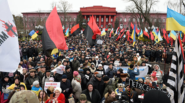 Тысячи активистов вышли на акции протестов в Киеве Тысячи активистов вышли на акции протестов в Киеве