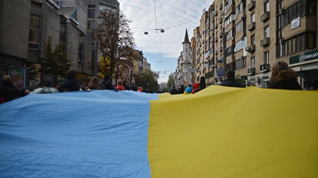 Во Львове людей расставляют в пазл, который образует «живую» карту Украины
