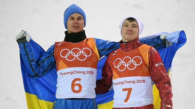 Соцсети оценили объятия фристайлистов из России и Украины на Олимпиаде Соцсети оценили объятия фристайлистов из России и Украины на Олимпиаде