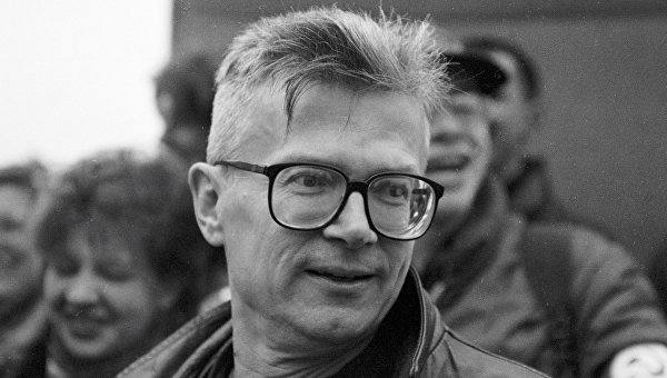 Автопортреты на фоне эпохи: К юбилею Эдуарда Лимонова Автопортреты на фоне эпохи: К юбилею Эдуарда Лимонова