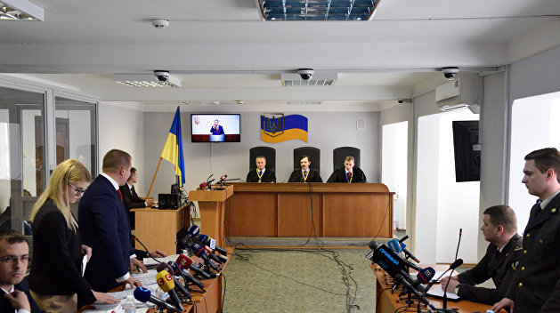 «Джентльмены неудачи»: Порошенко в суде нехотя подыграл Януковичу