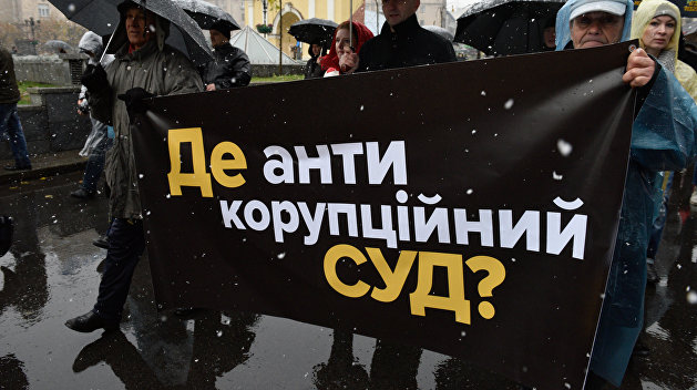 Бортник: Порошенко переиграл Запад в схватке за Антикоррупционный суд