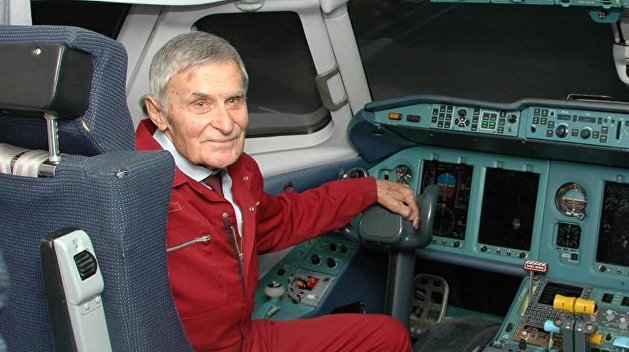 Умер легендарный летчик-испытатель самолетов «Антонова» Умер легендарный летчик-испытатель самолетов «Антонова»