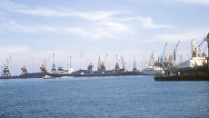 Моряк забаррикадировался на судне под Одессой
