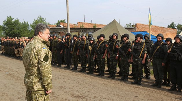 Порошенко готов объявить мобилизацию и военное положение Порошенко готов объявить мобилизацию и военное положение