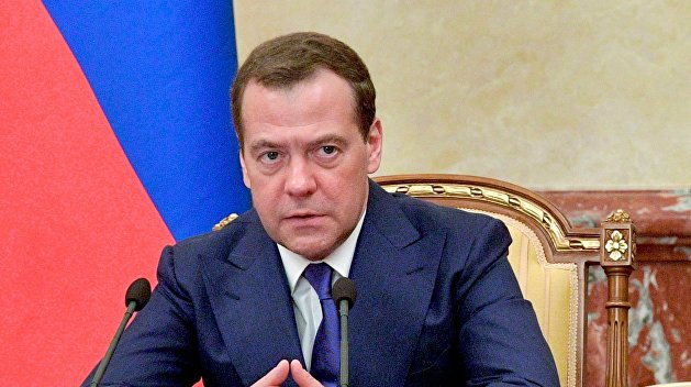 Медведев рассказал, счета каких украинских граждан будут заблокированы Медведев рассказал, счета каких украинских граждан будут заблокированы