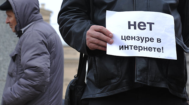 Жить по Пелевину. Свободы слова больше нет, есть StopFake и YouTube Жить по Пелевину. Свободы слова больше нет, есть StopFake и YouTube