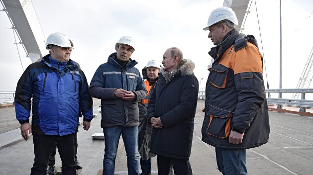 Впечатляет: Путин назвал Крымский мост уникальным сооружением Впечатляет: Путин назвал Крымский мост уникальным сооружением