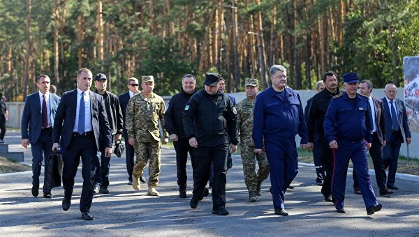 Порошенко приступил к политике «двойного назначения» Порошенко приступил к политике «двойного назначения»