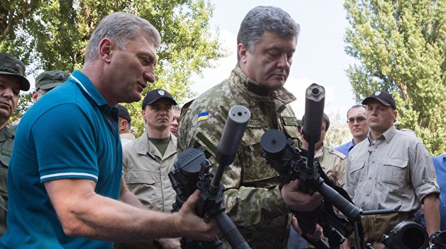 Порошенко рассказал, что припасет девять грамм свинца на случай войны с Россией Порошенко рассказал, что припасет девять грамм свинца на случай войны с Россией