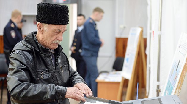 Бойкот провалился: крымские татары активно голосуют на президентских выборах Бойкот провалился: крымские татары активно голосуют на президентских выборах