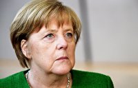 Арестович обвинил Меркель в сдаче интересов Украины