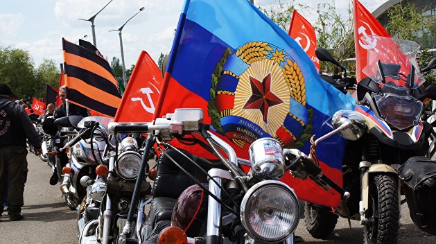 Российские артисты выступили в Луганске ко Дню мира Российские артисты выступили в Луганске ко Дню мира