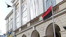 Депутатов от «Слуги народа» обвинили в нежелании убирать бандеровский флаг у здания Днепропетровской ОГА