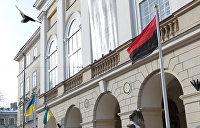 На здании Житомирской администрации незаконно вывесили бандеровский флаг