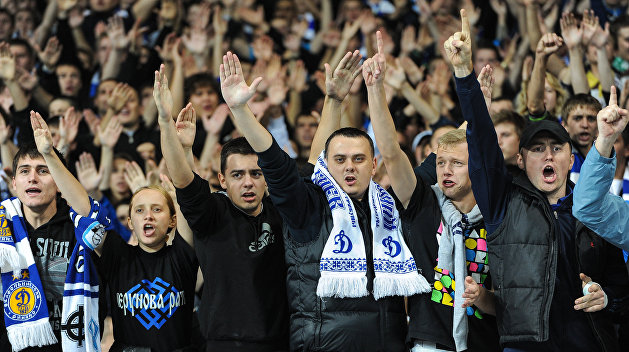Федерация футбола оштрафовала киевское «Динамо» за фанатов-расистов