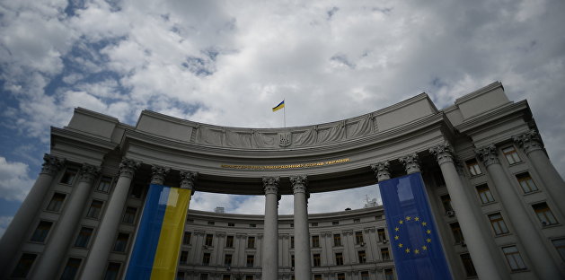 МИД Украины вызвал зарубежных послов на разговор о РФ