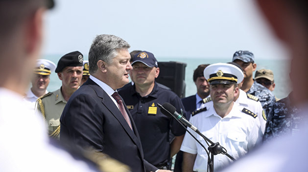 Дубинский: Порошенко «кинул» переселенцев, а врет о Крымском мосте Дубинский: Порошенко «кинул» переселенцев, а врет о Крымском мосте