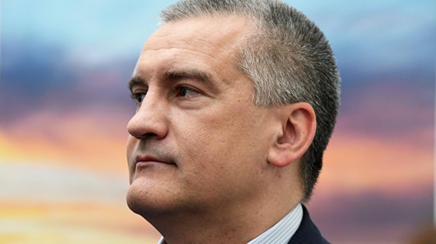 Аксенов ответил на предложение Порошенко лишить крымчан украинского гражданства Аксенов ответил на предложение Порошенко лишить крымчан украинского гражданства