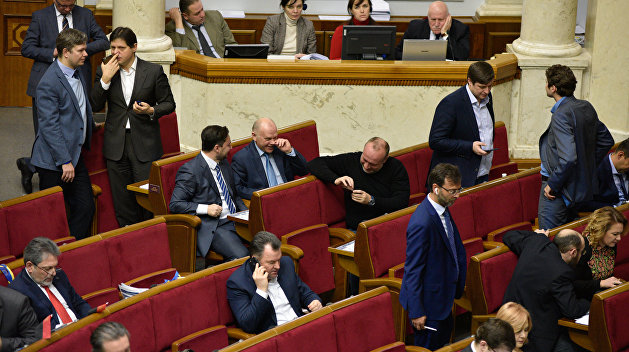 Депутаты вновь обсуждают снятие неприкосновенности с самих себя Депутаты вновь обсуждают снятие неприкосновенности с самих себя