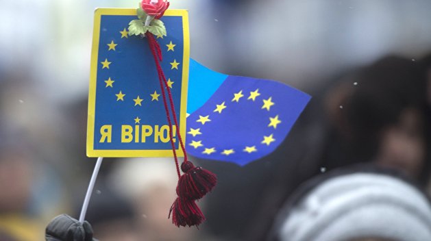 Более половины украинцев поддерживают вступление в ЕС и НАТО Более половины украинцев поддерживают вступление в ЕС и НАТО