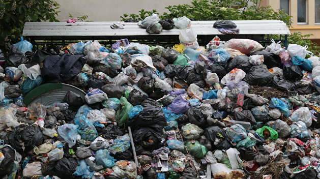 Львов заплатил за разбрасывание мусора по Украине фиктивным фирмам