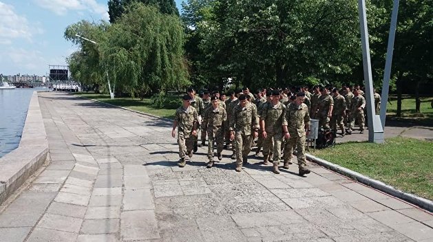 Украинские морпехи взбунтовались против «голубых беретов» Порошенко Украинские морпехи взбунтовались против «голубых беретов» Порошенко