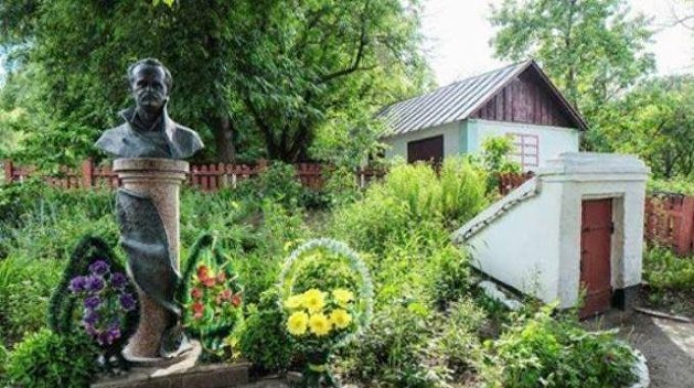 На Украине украли бюст бывшего диссидента Черновола На Украине украли бюст бывшего диссидента Черновола