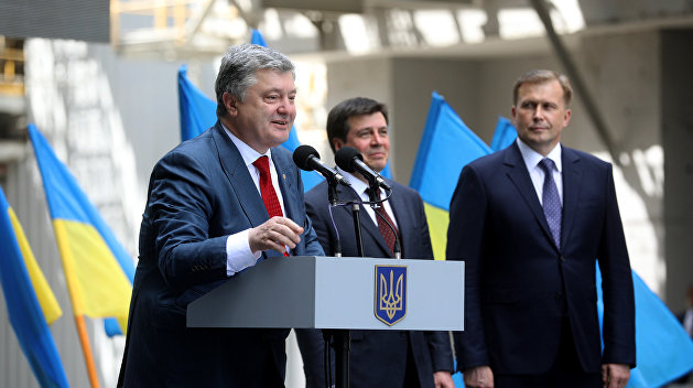 Дубинский: Порошенко в образе Питера Пена побеждает коррупцию, Путина и ходит в идеальном костюме Дубинский: Порошенко в образе Питера Пена побеждает коррупцию, Путина и ходит в идеальном костюме