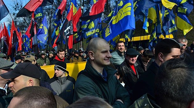 Лидер неонацистов Карась призвал сторонников протестовать против следствия по делу Бузины Лидер неонацистов Карась призвал сторонников протестовать против следствия по делу Бузины