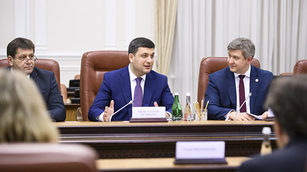 Золотарев: Конфликт Гройсмана и Данилюка доказывает отсутствие команды в правительстве Украины Золотарев: Конфликт Гройсмана и Данилюка доказывает отсутствие команды в правительстве Украины
