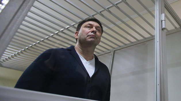 Суд отказался выпустить Вышинского из стеклянного бокса на время заседания Суд отказался выпустить Вышинского из стеклянного бокса на время заседания