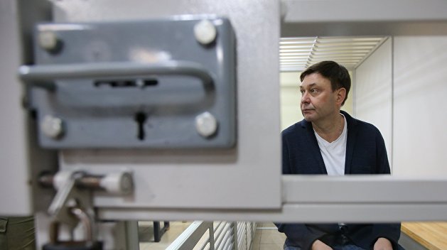Украинский суд разрешил отбор биологических образцов у арестованного журналиста Вышинского