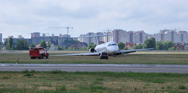 Убытков на миллиарды: Бортник оценил последствия прекращения авиасообщения Украины с Белоруссией
