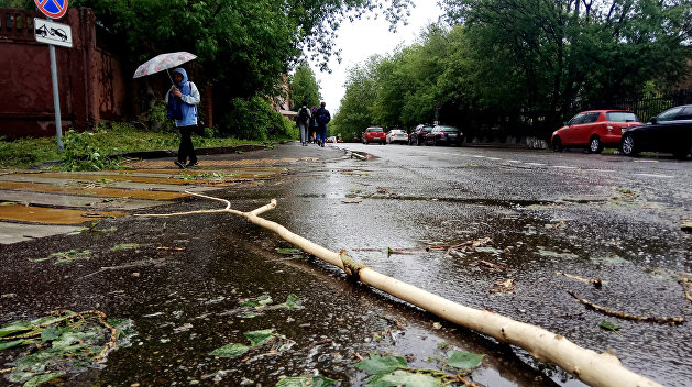 Почти 130 украинских населенных пунктов остались без света из-за непогоды