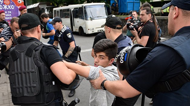 ЛГБТ против натуралов. Украинская полиция поставила эксперимент над курсантами военного вуза