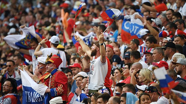 ЧМ-2018: Чуда не произошло, но российские болельщики встречают сборную как победителя ЧМ-2018: Чуда не произошло, но российские болельщики встречают сборную как победителя