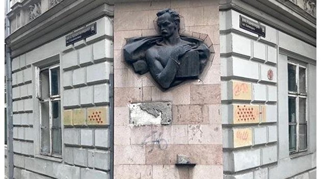 «Франциско-Франковск»: декоммунизация украинского писателя «Франциско-Франковск»: декоммунизация украинского писателя