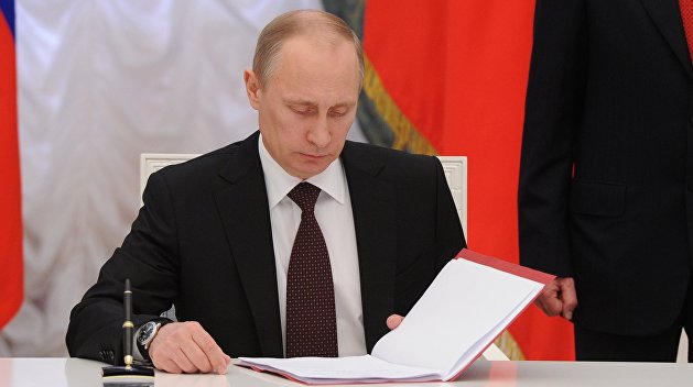 Путин подписал закон об отмене языкового экзамена для русскоговорящих украинцев и белорусов Путин подписал закон об отмене языкового экзамена для русскоговорящих украинцев и белорусов