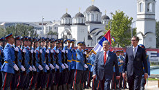 Сербский эксперт рассказал, как Порошенко в Белграде учил ненависти к России и продавал свои конфеты