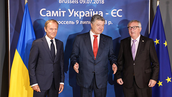 Порошенко за рулем: Избирательная машина президента готова к употреблению Порошенко за рулем: Избирательная машина президента готова к употреблению